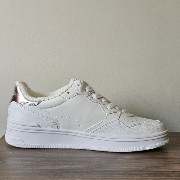 GUESS Women's Sybela Lace Up Round Toe Causal Sneakers Size 11 White NWT - Picture 3 of 7